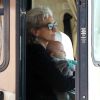 Semi Exclusif - Rachel Bilson, son compagnon Hayden Christensen et leur fille Briar Rose montent à bord d'un camping-car avec des membres de leur famille, dont Janice Stango, la mère de Rachel Bilson, à Barstow en Californie, le 15 janvier 2015.  