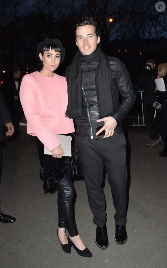 Ian Harding et sa compagne Sophia Feldman arrivent au Palais de Tokyo pour assister au défilé haute couture Giorgio Armani Privé printemps-été 2015. Paris. Le 27 janvier 2015.