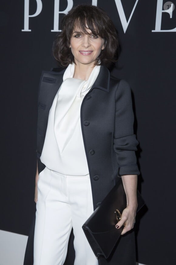 Juliette Binoche lors du défilé Giorgio Armani Privé printemps-été 2015 au Palais de Tokyo. Paris, le 27 janvier 2015.