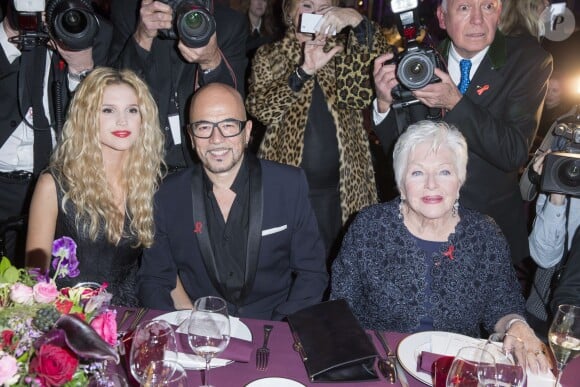 Pascal Obispo et sa compagne Julie Hantson au Dîner de la mode pour le Sidaction au pavillon d'Armenonville à Paris le 29 janvier 2015.