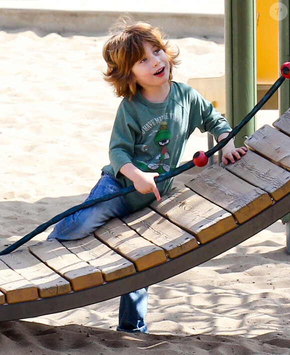 Exclusif - Jordan Bratman emmene son fils Max dans un parc a Santa Monica le 4 avril 2013.  