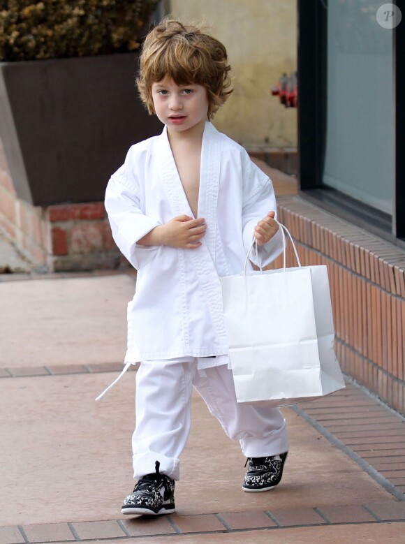 Jordan Bratman va chercher son fils max a son cours de karate a Los Angeles le 1er Decembre 2012. 