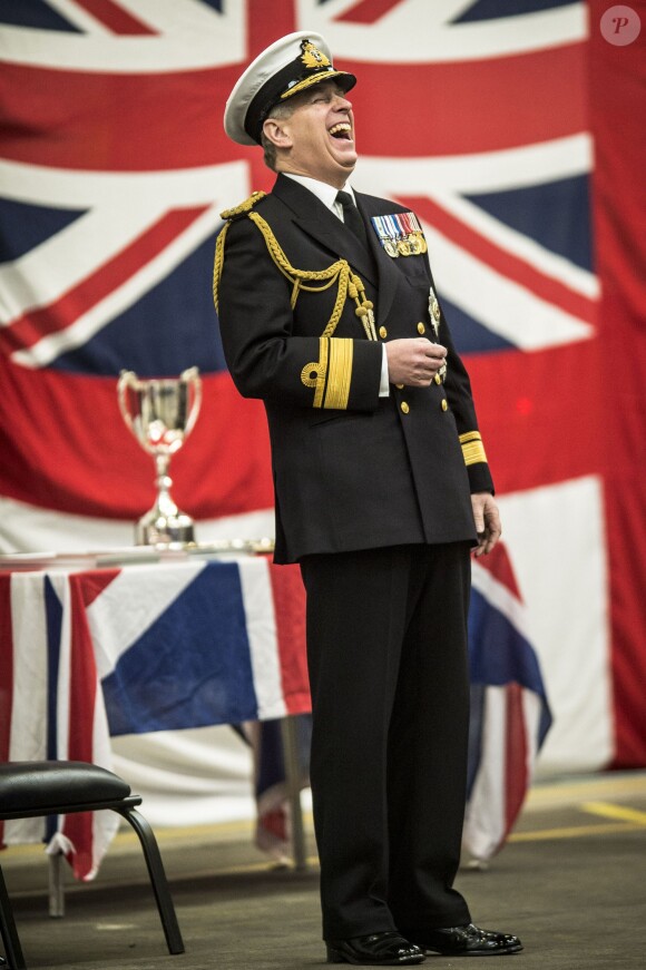 Le prince Andrew, duc d'York, décernait le 29 janvier 2015 des décorations militaires à la base aéronavale royale de Yeovilton, dans le Somerset.