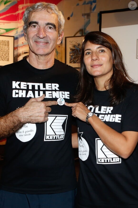 Raymond Domenech et sa compagne Estelle Denis lors du Kettler Challenge au profit de l'association "L'étoile de Martin" à l'hôtel Molitor à Paris, le 1er décembre 2014