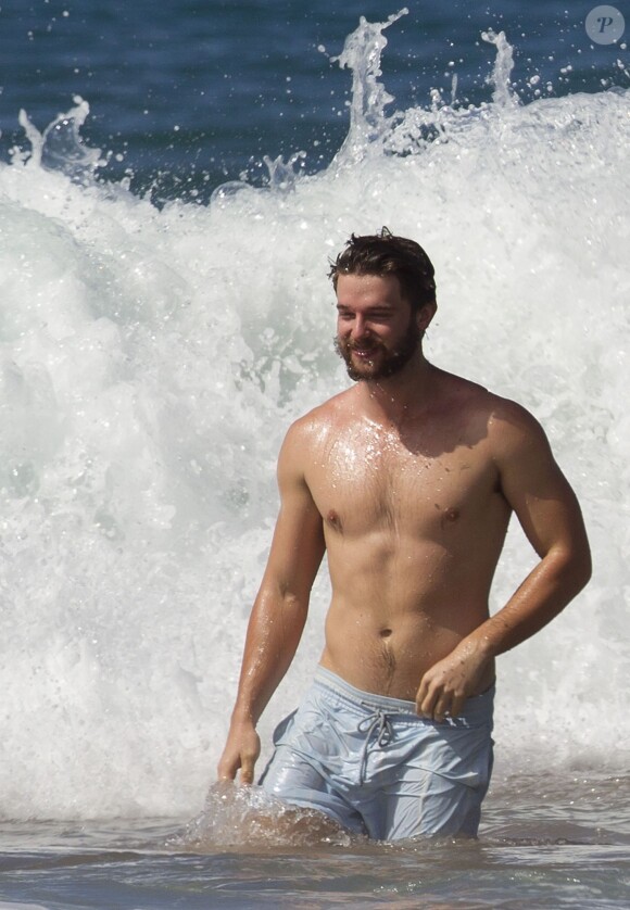 Exclusif - Patrick Schwarzenegger, en vacances à Hawaï, sur la plage de Maui, le 21 janvier 2015.