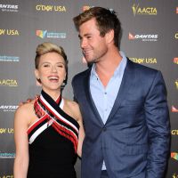 Scarlett Johansson dévoile une nouvelle coupe au côté du beau Chris Hemsworth