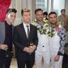 Le chanteur Lance Bass (ancien membre du boys band 'N SYNC) et son époux Michael Turchin ont assisté au mariage de 70 couples  homos et hétéros à Fort Lauderdale, le 5 février 2015. L'événement était organisé pour célébrer le passage de la loi sur le mariage sur tous en Floride.