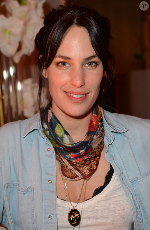 Julie Fournier participe au cocktail pour fêter le 100e épisode de la série Section de recherches et le lancement de la diffusion de la 9e saison, à Paris, le 5 février 2015.