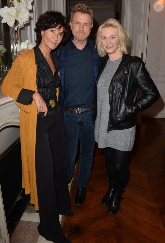 Chrystelle Labaude, Xavier Deluc et Virginie Caliari participent au cocktail pour fêter le 100e épisode de la série Section de recherches et le lancement de la diffusion de la 9e saison, à Paris, le 5 février 2015.