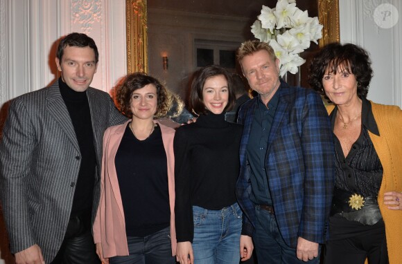Franck Sémonin, Félicité Chaton, Dorcas Coppin, Xavier Deluc et Chrystelle Labaude participent au cocktail pour fêter le 100e épisode de la série Section de recherches et le lancement de la diffusion de la 9e saison, à Paris, le 5 février 2015.