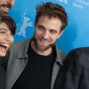 Alessandra Mastronardi, Robert Pattinson - Photocall du film "Life" lors du 65e festival international du film de Berlin (Berlinale 2015), le 9 février 2015. 