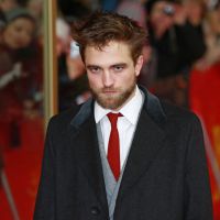 Robert Pattinson : Barbu sexy à Berlin au côté de Dane DeHaan amoureux