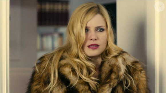 Elodie Frégé blonde dans la bande-annonce de L'Art de la Fugue.