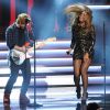 Ed Sheeran et Beyoncé se produisent au Nokia Theatre L.A. Live lors du concert "Stevie Wonder: Songs In The Key Of Life - An All-Star Grammy Salute" en hommage à Stevie Wonder. Los Angeles, le 10 février 2015.