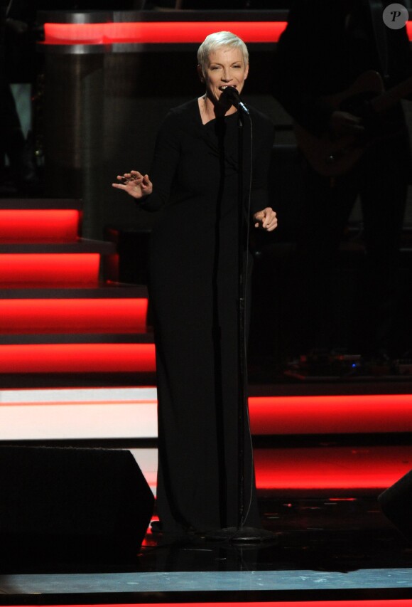 Annie Lenox se produit au Nokia Theatre L.A. Live lors du concert "Stevie Wonder: Songs In The Key Of Life - An All-Star Grammy Salute" en hommage à Stevie Wonder. Los Angeles, le 10 février 2015.