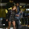 Beyoncé et Gary Clark Jr. se produisent au Nokia Theatre L.A. Live lors du concert "Stevie Wonder: Songs In The Key Of Life - An All-Star Grammy Salute" en hommage à Stevie Wonder. Los Angeles, le 10 février 2015.