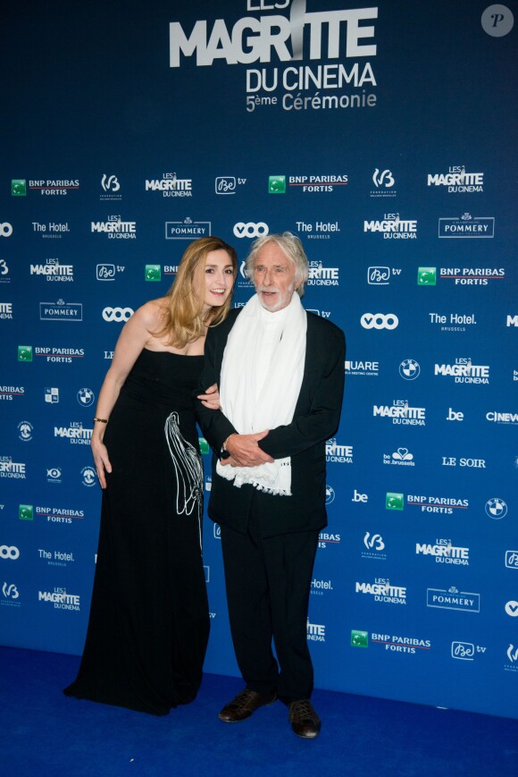 Julie Gayet et Pierre Richard (Magritte d'Honneur) - Cérémonie des Magritte du cinéma belge à Bruxelles le 7 février 2015.