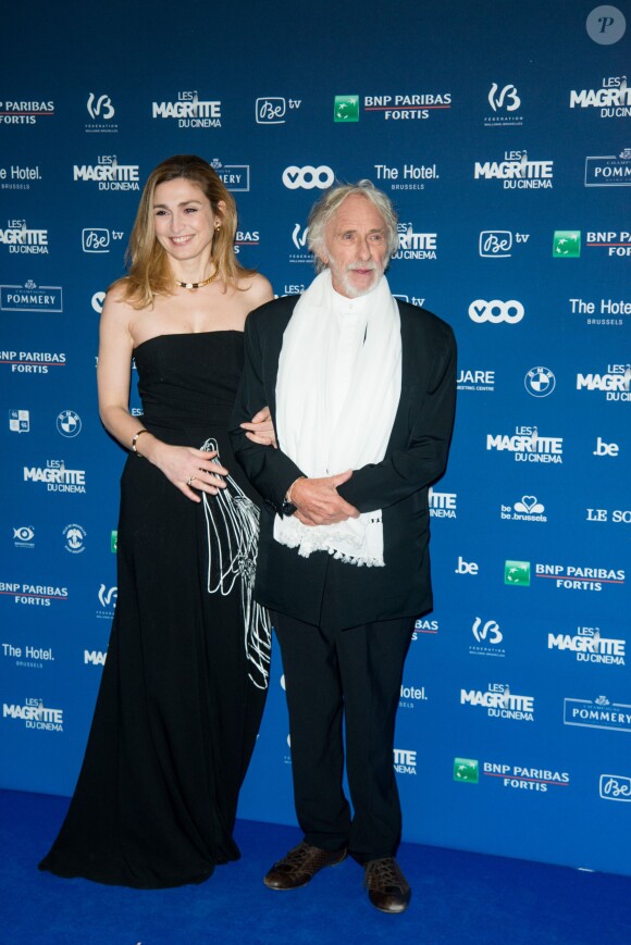 Julie Gayet et Pierre Richard (Magritte d'Honneur) - Cérémonie des Magritte du cinéma belge à Bruxelles le 7 février 2015.