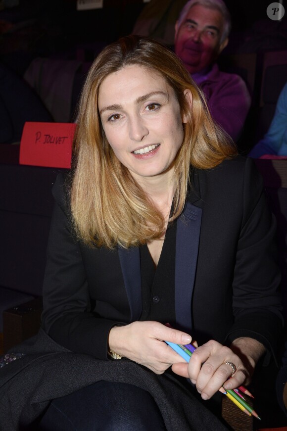 Julie Gayet - Concert "Tous En Coeur Pour Charlie" à la maison de la radio à Paris le 11 janvier 2014.