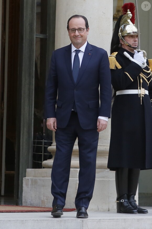 François Hollande sur le perron de l'Elysée à Paris, le 10 février 2015.