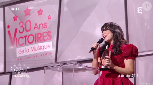Indila aux 30e Victoires de la musique, au Zénith de Paris, le 13 février 2015.