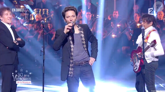 Raphaël sur la scène des 30e Victoires de la musique, au Zénith de Paris, le 13 février 2015.