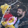 Gerard Piqué va chercher son fils Milan (déguisé en Winnie l'ourson) à l'école à Barcelone le 13 février 2015.