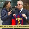 Amador Bernabeu, l'arrière grand-père de Sasha, le deuxième enfant de Shakira et Gerard Piqué, devant le Camp Nou à Barcelone. Il vient de lui obtenir sa carte de "soci" (supporter-adhérent) du club le 30 janvier 2015.