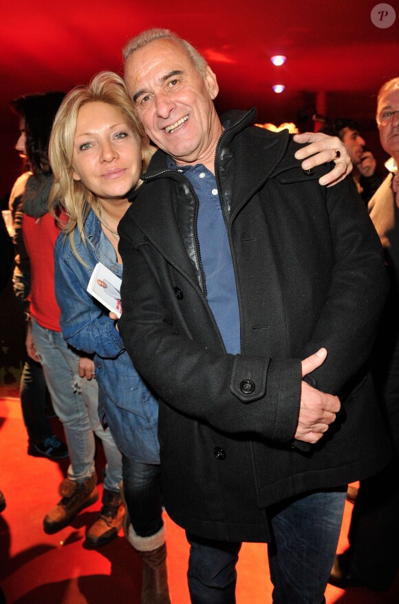 Michel Fugain pose avec son épouse Sanda dans les coulisses de La Cigale à Paris le 15 novembre 2012.