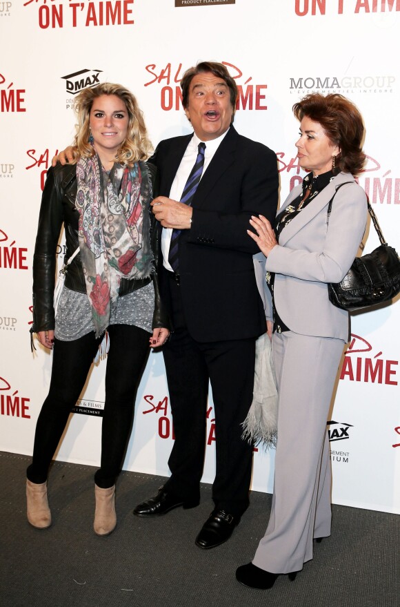 Bernard Tapie avec sa femme Dominique et sa fille Sophie à l'avant-première du film Salaud on t'aime à l'UGC Normandie sur les Champs-Elysées, Paris, le 31 mars 2014.