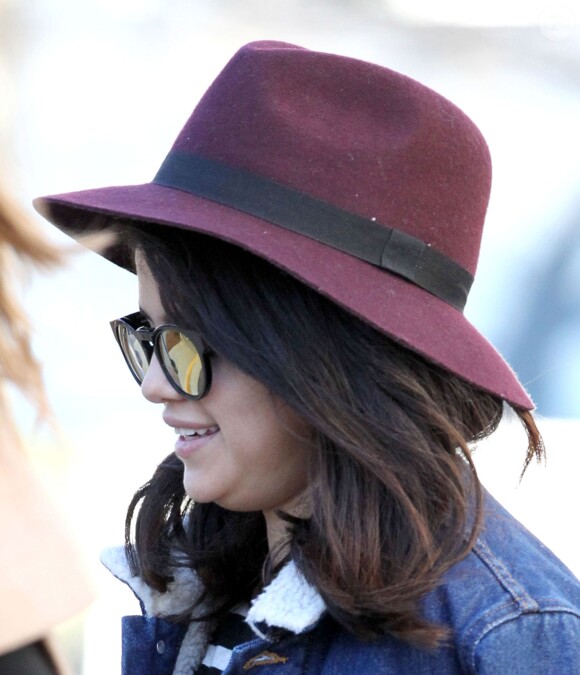 Exclusif - Selena Gomez, sans maquillage, arrive sur le tournage du film "The Revised Fundamentals of Caregiving" à Atlanta, le 17 et 18 janvier 2015.