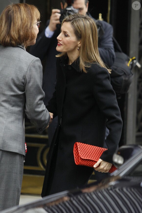 La reine Letizia d'Espagne arrive au 10e anniversaire de la Fundación del Español Urgente - Fundéu BBVA dans les locaux de la Fondation BBVA à Madrid, le 18 février 2015.