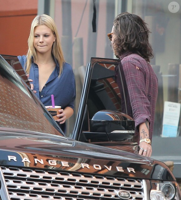Exclusif - Harry Styles et sa compagne Nadine Leopold sont allés chez Frozen Yogurt à Beverly Hills, le 4 février 2015