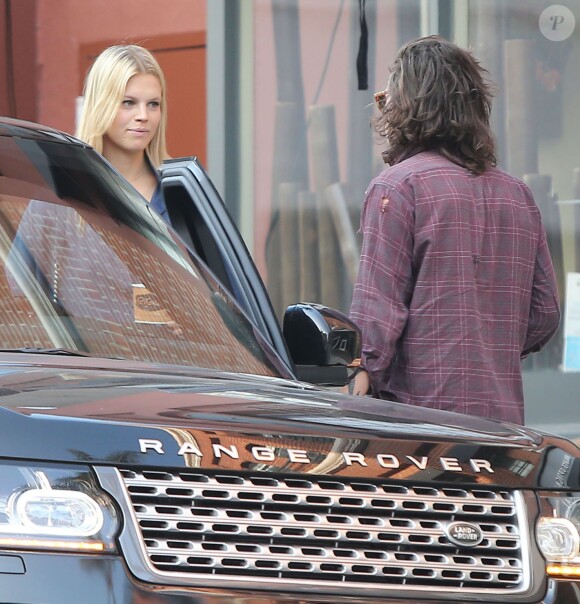 Exclusif - Harry Styles et sa compagne Nadine Leopold sont allés chez Frozen Yogurt à Beverly Hills, le 4 février 2015