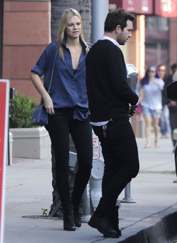 Exclusif - Harry Styles et sa compagne Nadine Leopold sont allés chez Frozen Yogurt à Beverly Hills, le 4 février 2015