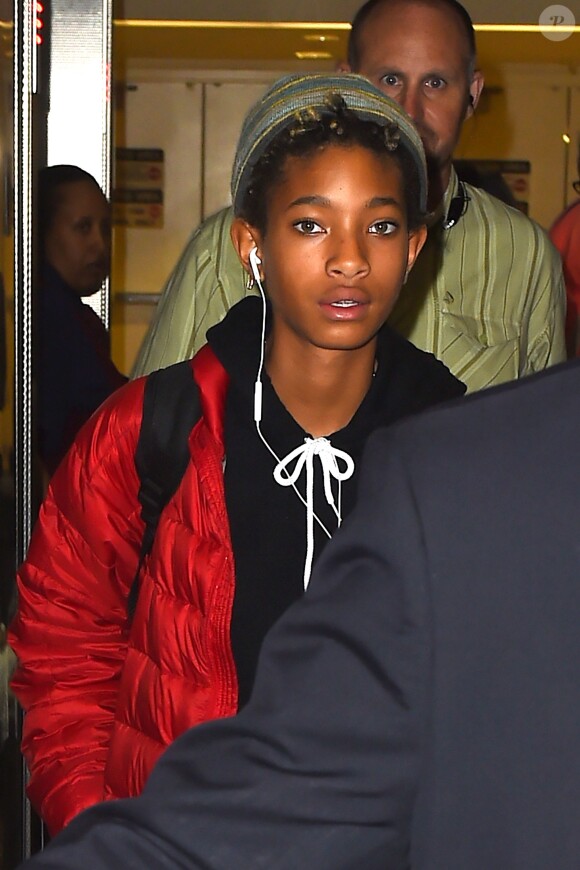 Willow Smith arrive à l'aéroport de Los Angeles, le 26 octobre 2014  