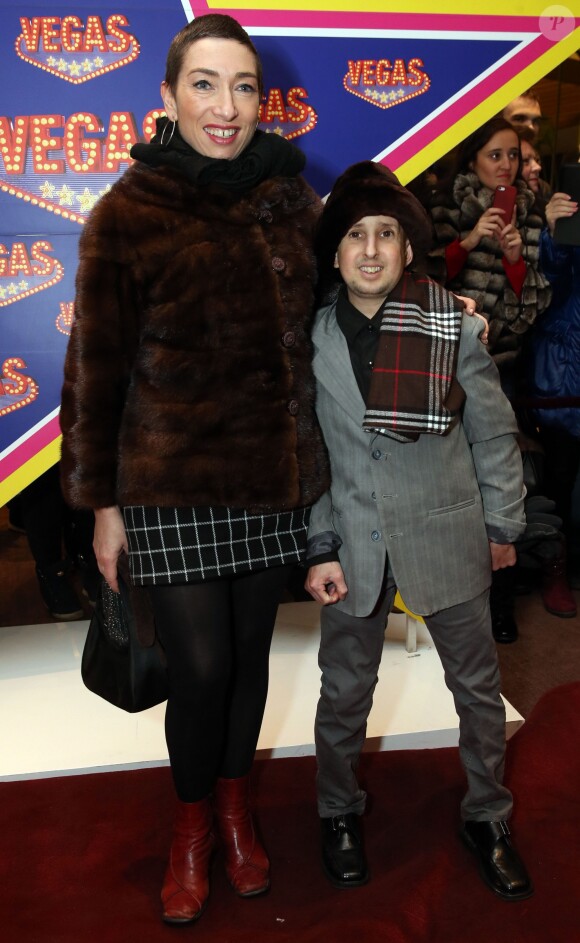 Naomi Grossman et Ben Woolf lors de la cérémonie de remise des prix Kaplya des films d'horreur 2014 au Vegas Crocus City shopping à Moscou, le 2 février 2015.