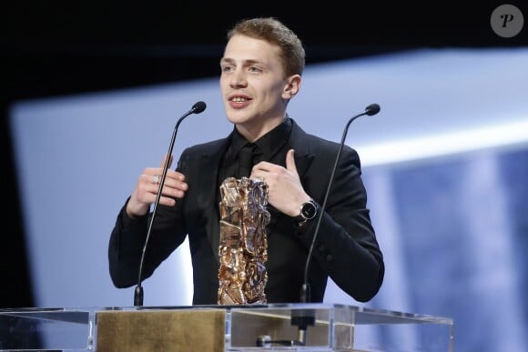 Kévin Azaïs (césar du meilleur espoir masculin pour le film "Les combattants") - 40e cérémonie des César au théâtre du Châtelet à Paris, le 20 février 2015.