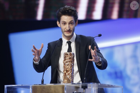 Pierre Niney (césar du meilleur acteur pour le film "Yves Saint Laurent") - 40e cérémonie des César au théâtre du Châtelet à Paris, le 20 février 2015.