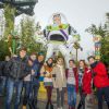 Martina Stoessel (Violetta), Candelaria Molfese (Camila), Mercedes Lambre (Ludmila), Diego Dominguez (Diego), Facundo Gambande (Maximiliano), Ruggero Pasquarelli (Federico), Samuel Nascimento (Broduey) et Jorge Blanco (Leon) - La troupe de Violetta visite le parc d'attraction Disneyland Paris à Marne-la-Vallée le 17 février 2015.