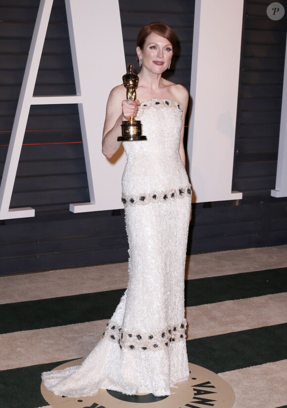 Julianne Moore assiste à la soirée post-Oscars organisée par le magazine Vanity Fair au Wallis Annenberg Center. Beverly Hills, Los Angeles, le 22 février 2015.