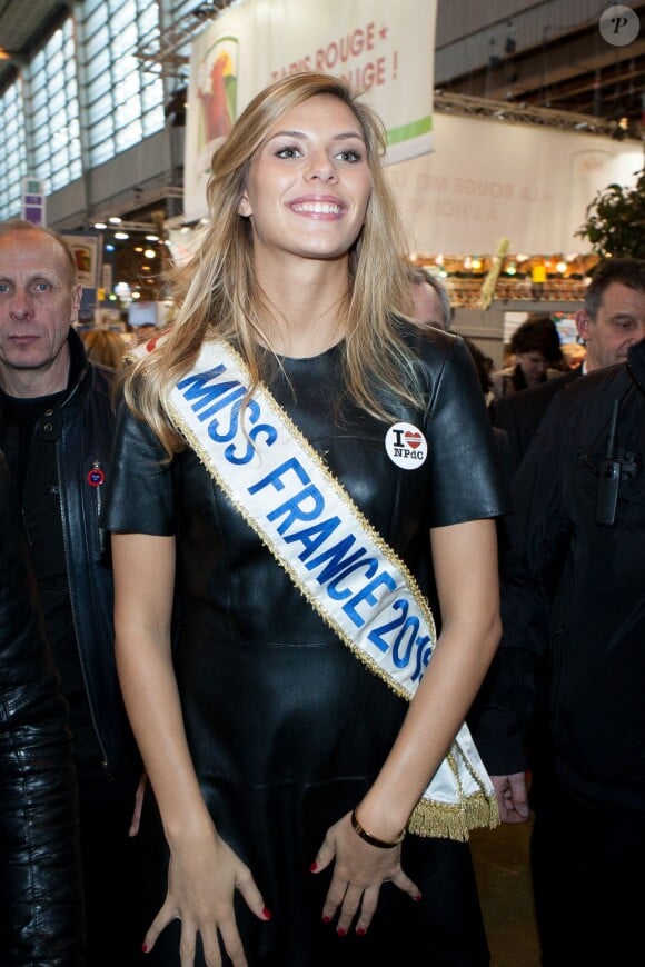 Camille Cerf, Miss France 2015, se rend au Salon de l'Agriculture à Paris, le mardi 24 février 2015.