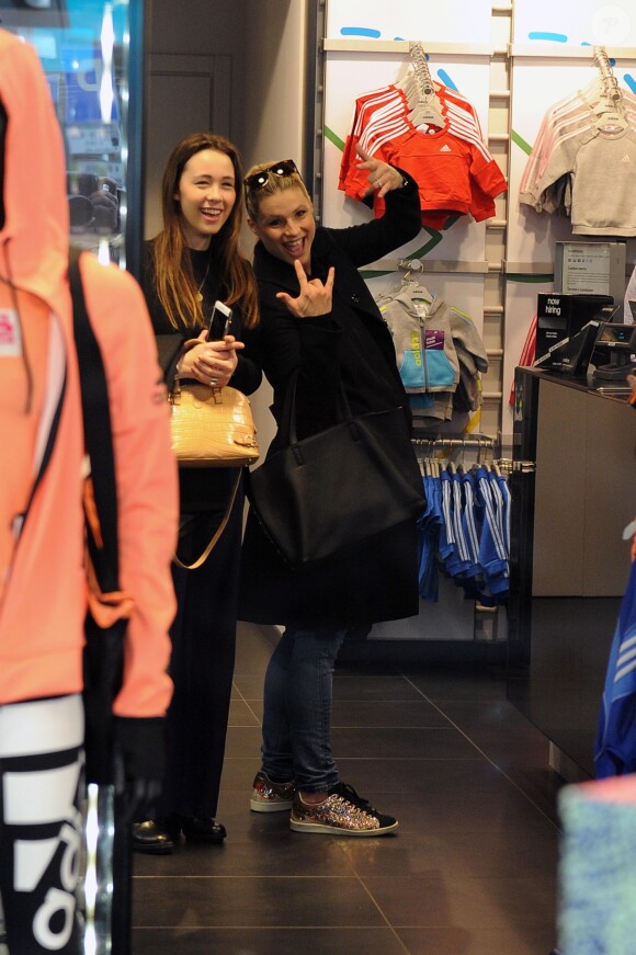 Michelle Hunziker (enceinte) et sa fille Aurora Ramazzotti vont faire du shopping à Milan le 23 février 2015  Aurora Ramazzotti;Michelle Hunziker Sighting Michelle Hunziker and Aurora Ramazzotti Milan- Italy 23-02-201523/02/2015 - Milan