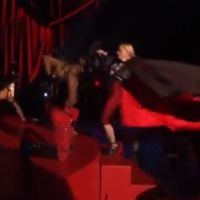 Madonna : Une chute terrible aux Brit Awards 2015 !