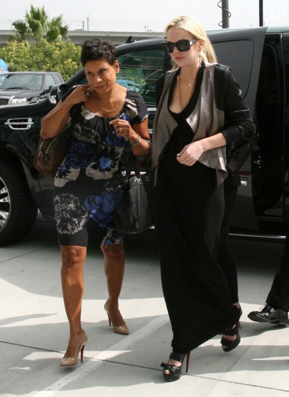 Lindsay Lohan et son avocate Shawn Holley, au palais de justice de Los Angeles, le 21 juillet 2011.