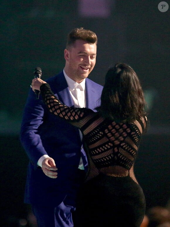 Kim Kardashian a remis à Sam Smith le Global Success Award lors des Brit Awards 2015 à l'O2 Arena. Londres, le 25 février 2015.