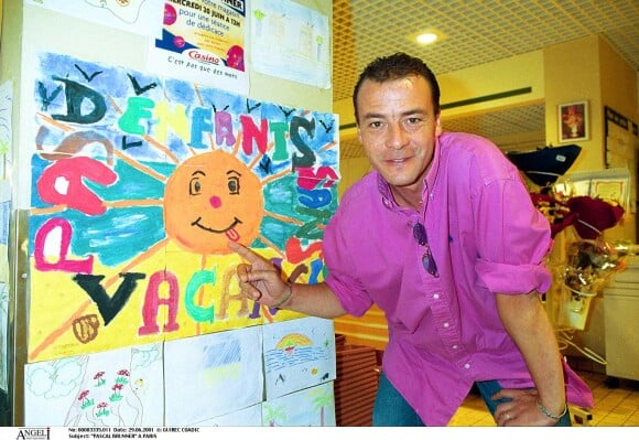 Pascal Brunner lors d'une opération de charité à Paris en 2001