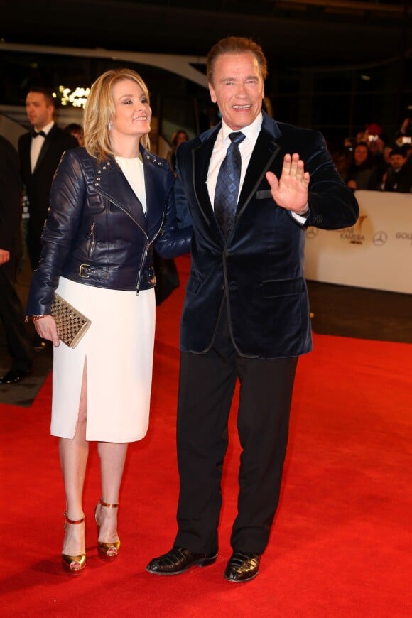 Arnold Schwarzenegger et sa compagne Heather Milligan arrivent à la 50e édition de la Goldene Kamera. Hambourg, le 27 février 2015.