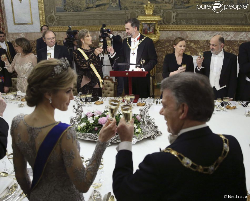 Le roi Felipe VI et la reine Letizia d&#039;Espagne présidaient le 2 mars 2015 au palais du Pardo (Madrid) un dîner officiel en l&#039;honneur du président de la Colombie Juan Manuel Santos et son épouse Clemencia, à l&#039;occasion de leur visite d&#039;Etat du 1er au 3mars 2015