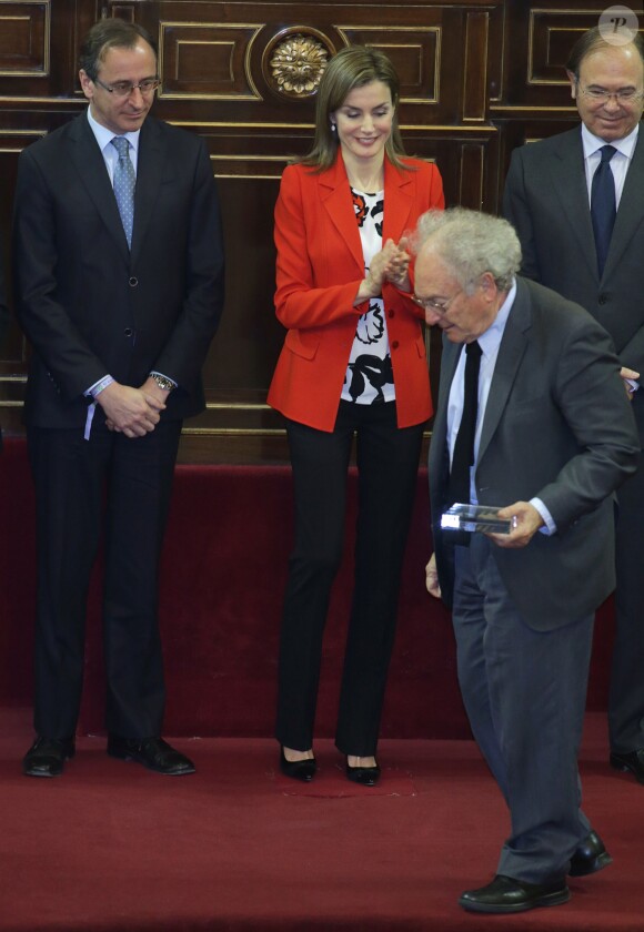 La reine Letizia d'Espagne assiste à une cérémonie au sénat pour la journée des maladies orphelines à Madrid. Le 5 mars 2015  Queen Letizia attends a ceremony the day of rare diseases in the Senate, in Madrid, on Thursday March 5, 201505/03/2015 - Madrid